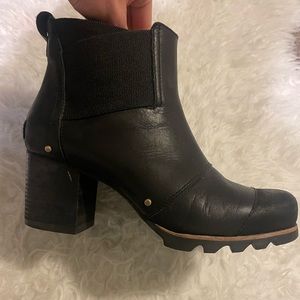 Sorel black Chelsea bootie size 9
